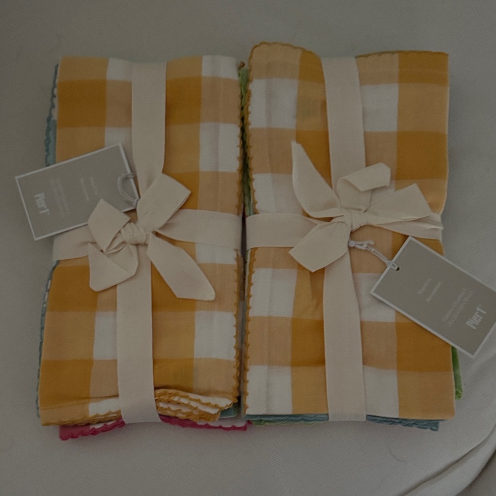 Pier 1 Yellow and White Checkered Kitchen Linens